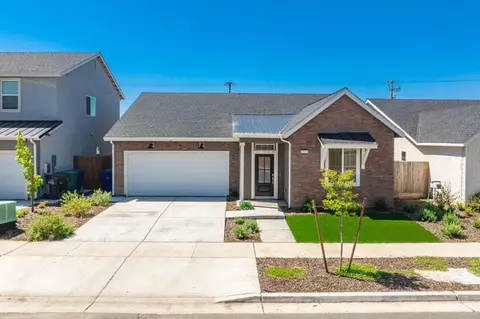 2631 W Claridge Way, Hanford, CA 93230