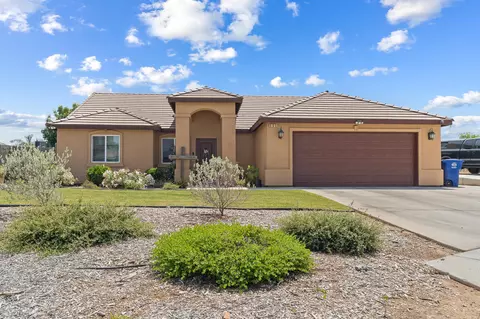 405 Summit Ave, Woodlake, CA 93286