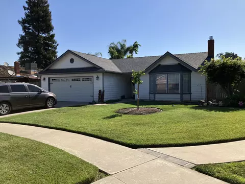 1724 N Selina Ct, Visalia, CA 93292