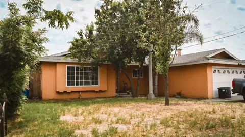 2926 S Linwood St, Visalia, CA 93277
