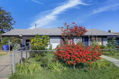 741 N Magnolia Ave, Farmersville, CA 93223