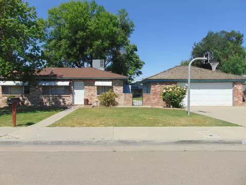69 Grand Ave, Lemoore, CA 93245