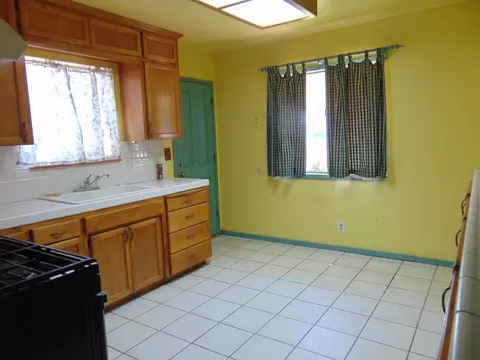 69 Grand Ave, Lemoore, CA 93245 photo 3