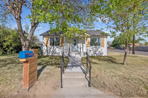 136 Hamlet St, Lemoore, CA 93245