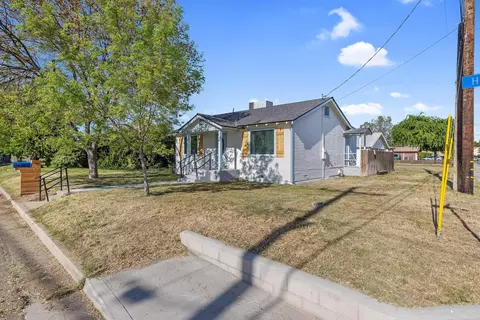 136 Hamlet St, Lemoore, CA 93245 photo 2