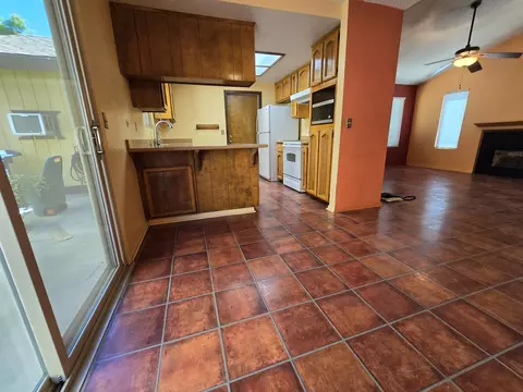1944 E Harold Ave, Visalia, CA 93292 photo 9