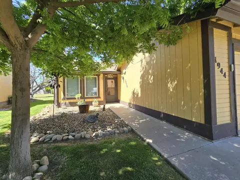 1944 E Harold Ave, Visalia, CA 93292 photo 2