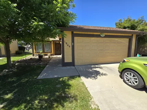 1944 E Harold Ave, Visalia, CA 93292