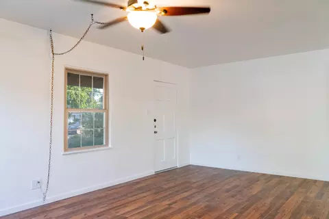 812 E Inyo Ave, Tulare, CA 93274 photo 4