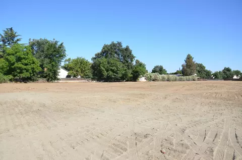 1905 E Houston Ave, Visalia, CA 93292 photo 3