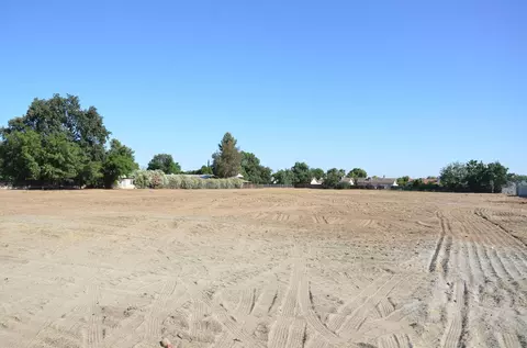 1905 E Houston Ave, Visalia, CA 93292