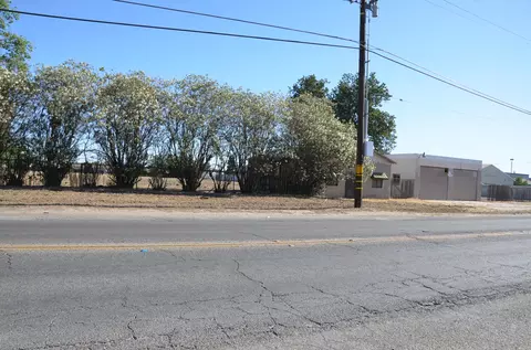 1905 E Houston Ave, Visalia, CA 93292 photo 4