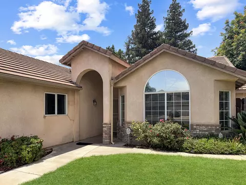 265 S Red Oak St, Porterville, CA 93257
