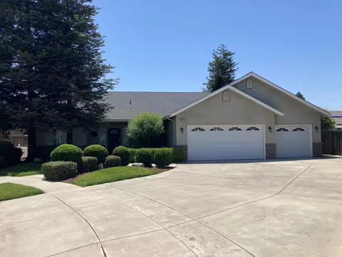 2419 Crystal Springs Ct, Tulare, CA 93274