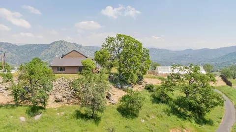 47349 Creekside Rd, Squaw Valley, CA 93675