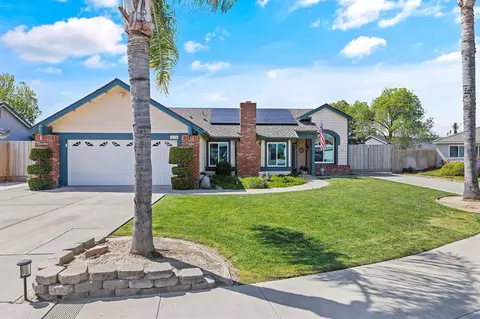 3194 Holly Ct, Hanford, CA 93230
