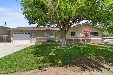 1112 W Baker St, Porterville, CA 93257