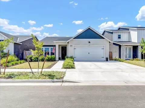 2605 W Mallard Ln, Hanford, CA 93230