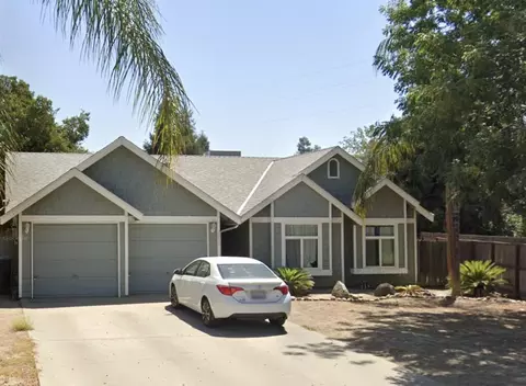 2233 E Myrtle Ct, Visalia, CA 93292