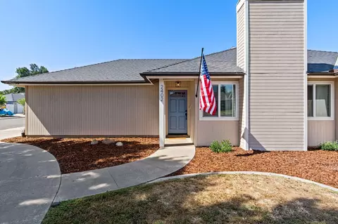 2402 E Vassar Dr, Visalia, CA 93292 photo 3