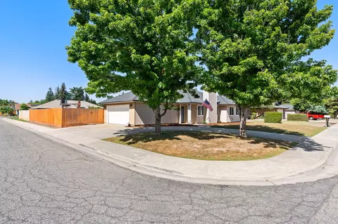 2402 E Vassar Dr, Visalia, CA 93292 photo 4