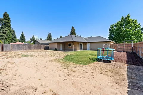 2402 E Vassar Dr, Visalia, CA 93292 photo 28