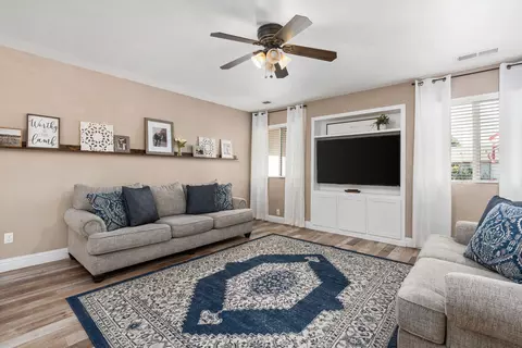 2402 E Vassar Dr, Visalia, CA 93292 photo 8