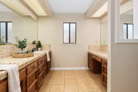 2402 E Vassar Dr, Visalia, CA 93292 photo 23
