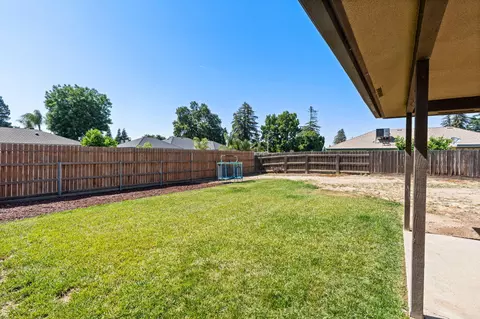 2402 E Vassar Dr, Visalia, CA 93292 photo 26