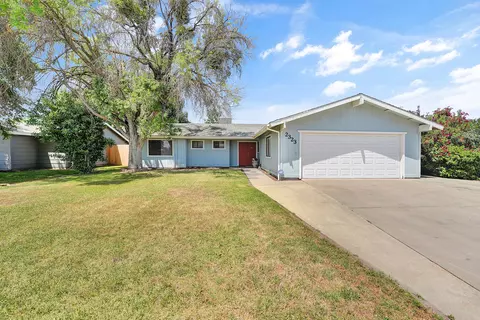 2323 S Akers St, Visalia, CA 93277