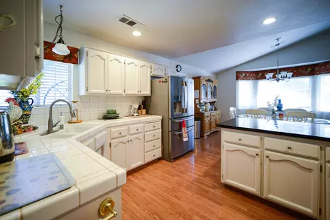 736 Vista Ct, Exeter, CA 93221 photo 3