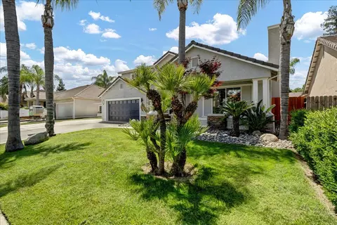 643 W Loyola Ave, Visalia, CA 93277