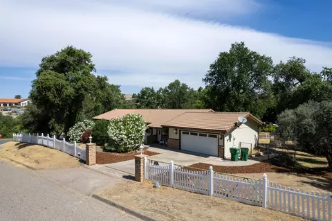 33646 Bear Ln, Springville, CA 93265