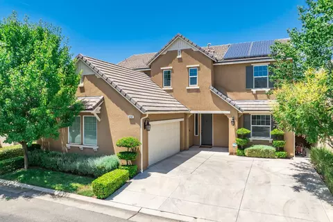 4247 Salem Ln, Clovis, CA 93619