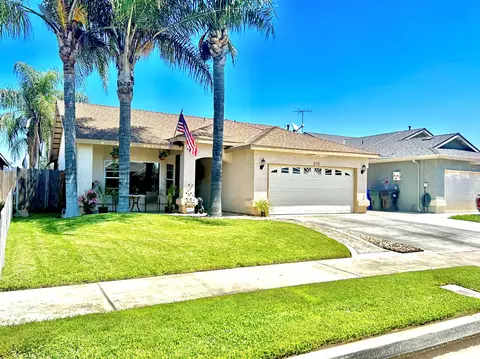 876 W Teddy St, Farmersville, CA 93223