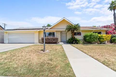 736 W Thurman Ave, Porterville, CA 93257