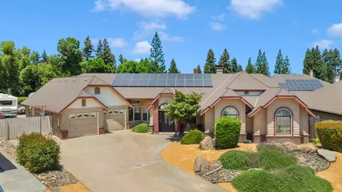 2512 E Vassar Ct, Visalia, CA 93292