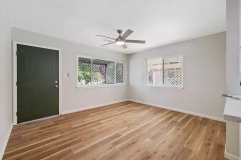 502 E Sequoia Ave, Visalia, CA 93292 photo 9