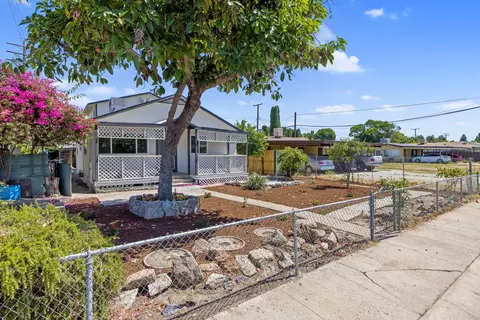 502 E Sequoia Ave, Visalia, CA 93292 photo 4