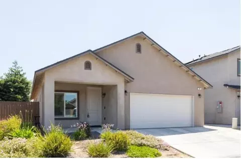374 Dogwood St, Dinuba, CA 93618