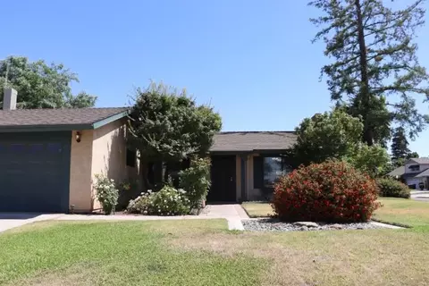1235 W Monte Verde Ct, Visalia, CA 93277