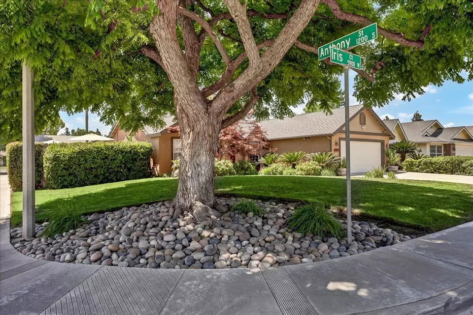  5923 W Iris Ct, Visalia, CA 93277 photo 3