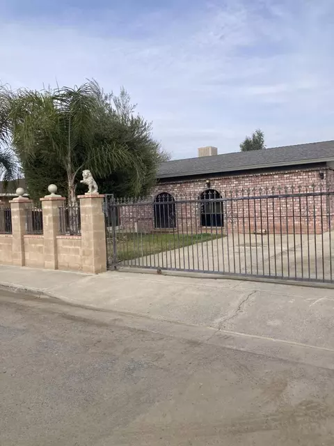 1702 E Tyler Ln, Porterville, CA 93257