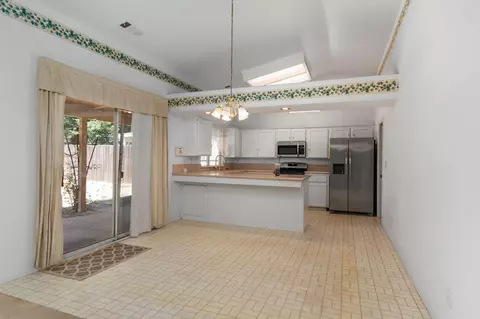 514 E Conway Ct, Visalia, CA 93292 photo 3