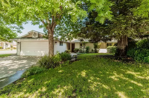 1852 N Hollywood Dr, Reedley, CA 93654