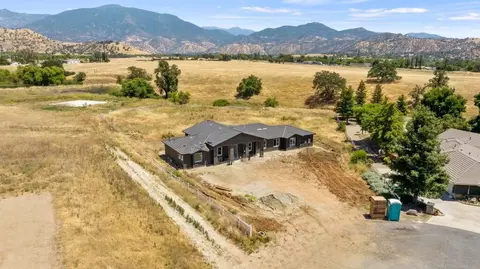31786 Mill Dr, Springville, CA 93265 photo 4