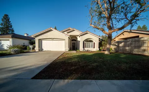 1434 E Dorothea Ave, Visalia, CA 93292 photo 3