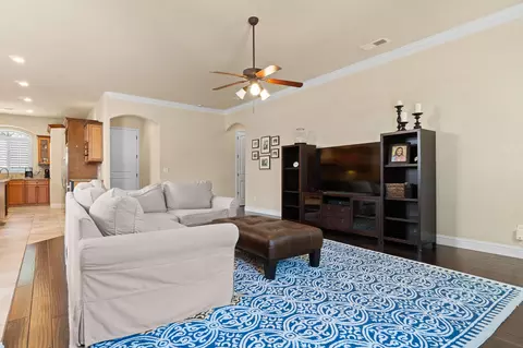 564 W Trenton Ave, Clovis, CA 93619 photo 9