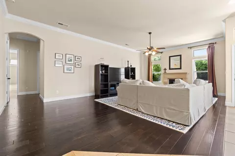 564 W Trenton Ave, Clovis, CA 93619 photo 8