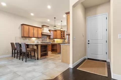 564 W Trenton Ave, Clovis, CA 93619 photo 6
